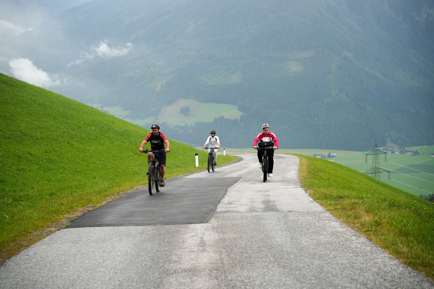 E-bike túra a völgyben, tóval